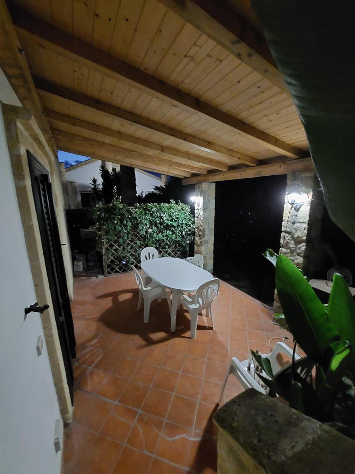 Con Giardino Sul Lungomare Campofelice Di Roccella
